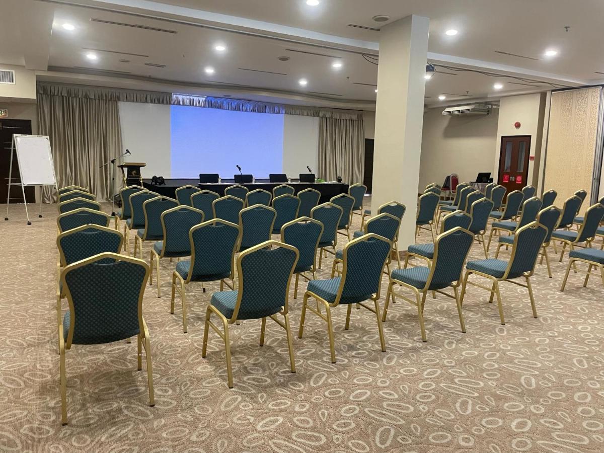 Putra Brasmana Hotel Kuala Perlis Kültér fotó